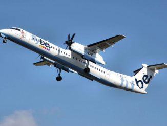 Flybe Dash 8 Q400 (Credit: Adrian Pingstone)
