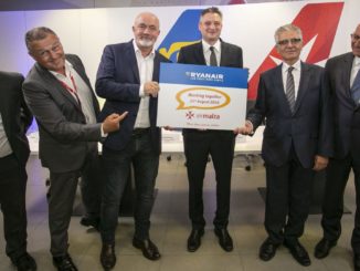 Ciaran Brannigan (Ryanair), Paul Sies (Air Malta), David O’Brien (Ryanair), Hon Dr. Kondrad Mizzi (Minister for Tourism) and Dr. Charles Mangion (Air Malta)