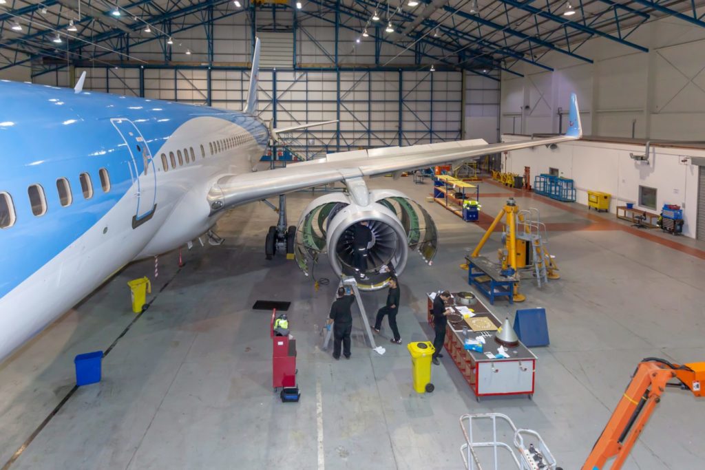 Cardiff Aviation carrying out work on a TUI Boeing 757