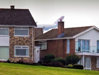 G-BNLN showing its size over British Airways Boeing 747-436 G-BNLN showing its size over Barry (Image: Phillip Dawson)