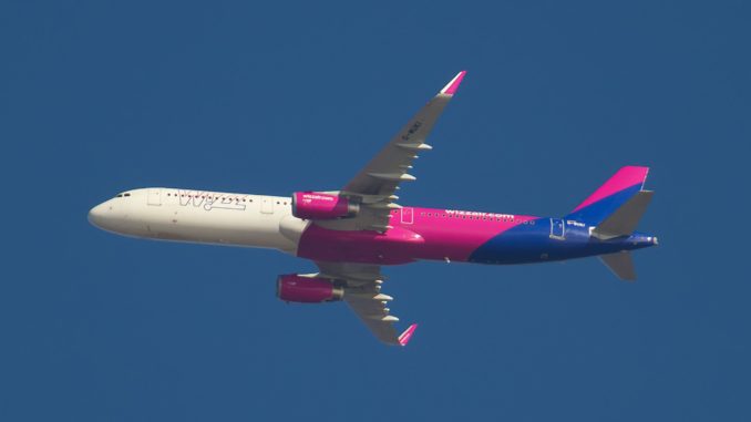 Wizz Air Airbus A321 Overflying South Wales (Image: John Moore)
