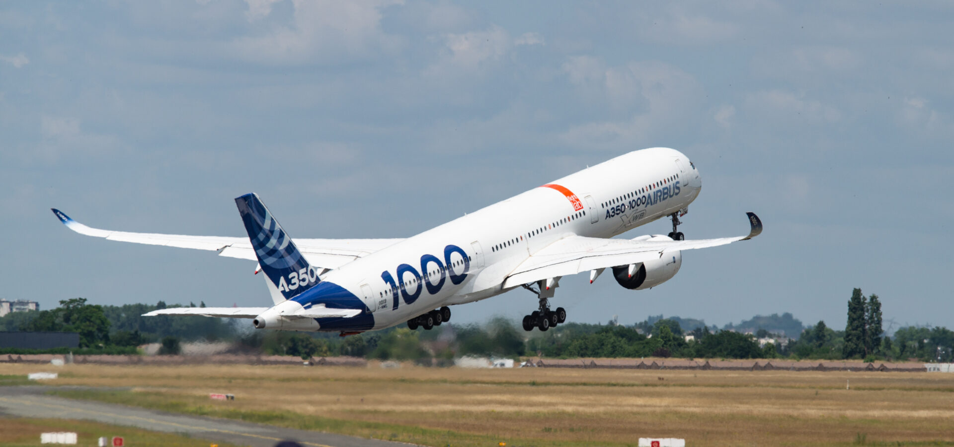 Airbus A350-1000 gets airborne at the 55th Paris International Airshow (Image: UK Aviation Media)