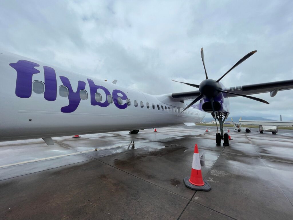 Flybe Dash 8 (Image: Harrison Sharp)