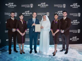 H.E. Saleh Mohamed Al Geziry (centre, right) and Antonoaldo Neves (centre, left) posing with the signed Stopover Abu Dhabi agreement.