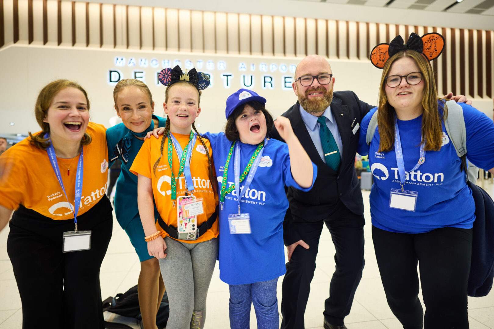 Pictured L-R Chloe and Gracie the charity and Shelly and Darren from Aer Lingus