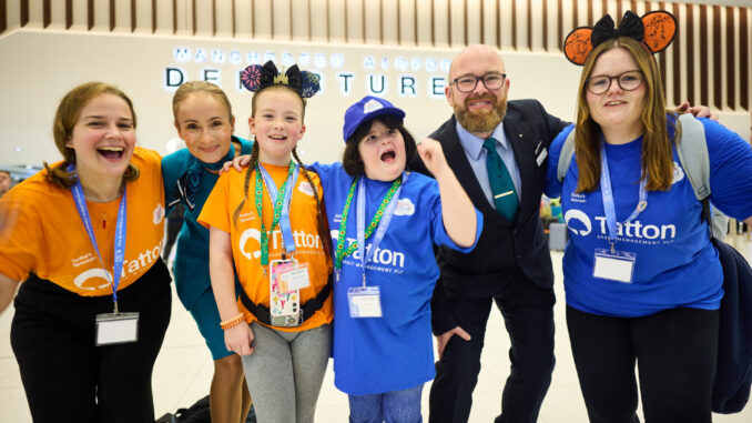 Pictured L-R Chloe and Gracie the charity and Shelly and Darren from Aer Lingus