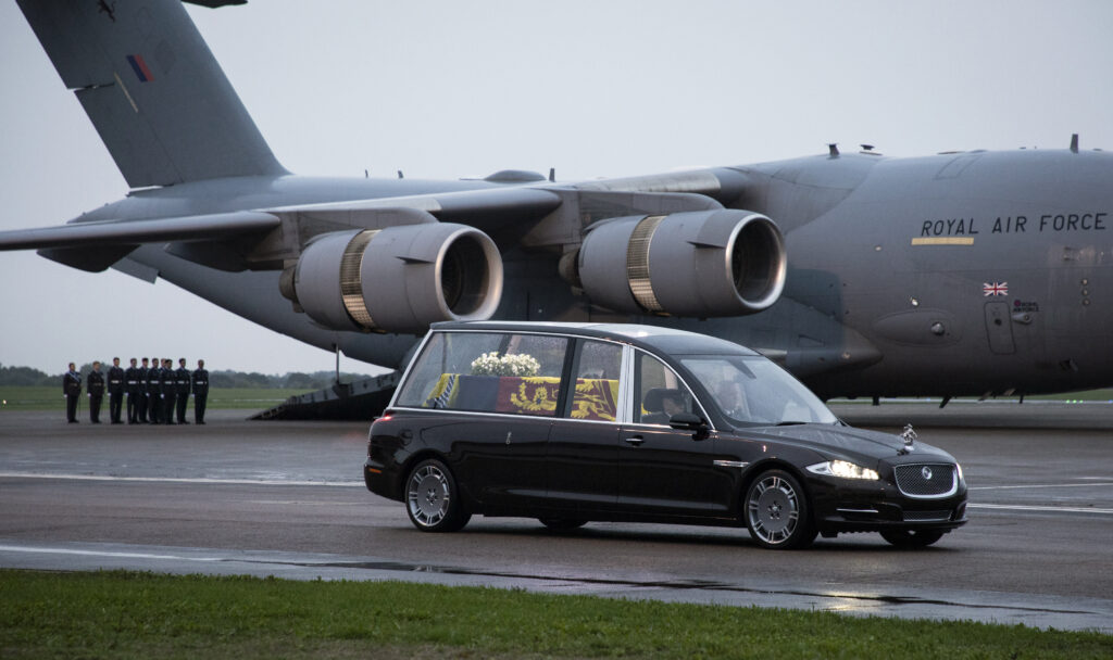 The hearse carrying the coffin of Her Majesty Queen Elizabeth II leaves RAF Northolt. (© Crown Copyright 2022)