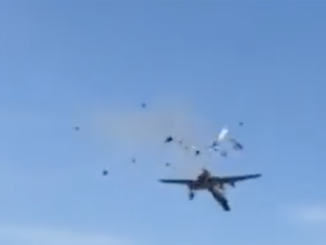 The moment a P63 King Cobra crashes into a B17 at a Dallas air show